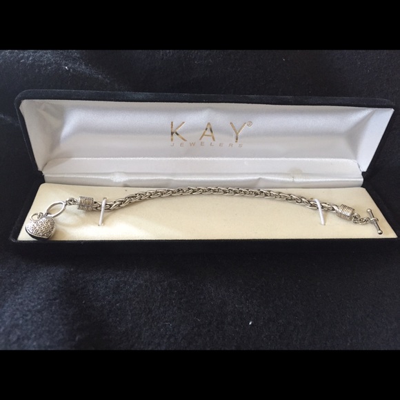 Key Jewelers Heart Pendent Bracelet.