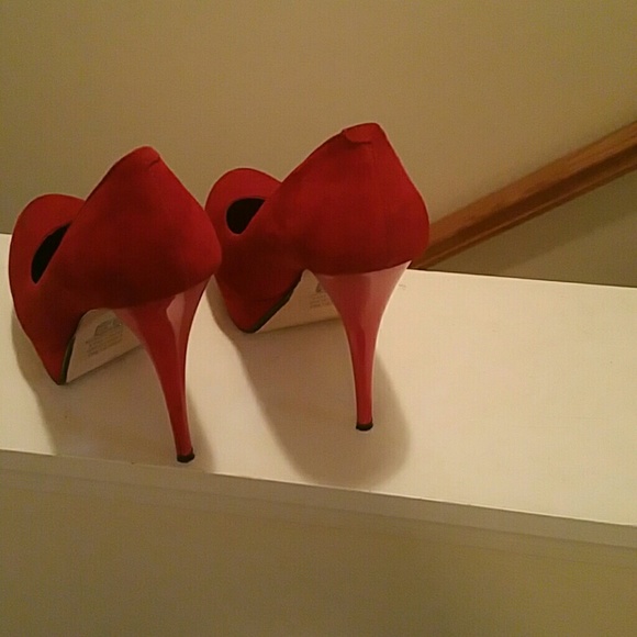 Red platform heels - Picture 3 of 3