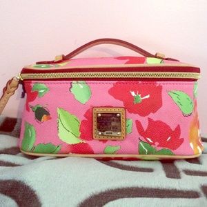 Dooney and Bourke clutch