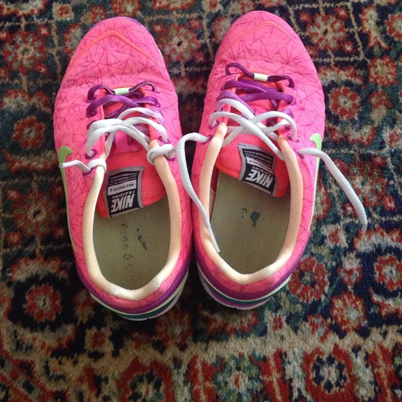 Pink Nike free fit 2