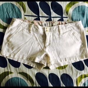 American Eagle white shorts