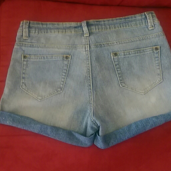 Denim short - Picture 2 of 2