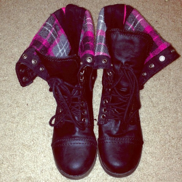 SM New York Black And Pink Boots