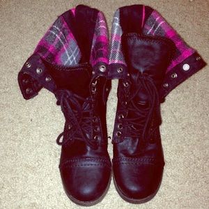 SM New York Black And Pink Boots