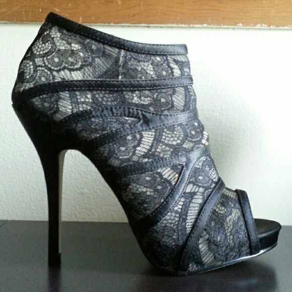 Size 9 peep toed heels - Picture 2 of 4