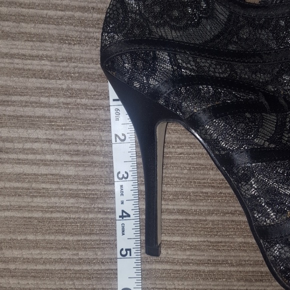 Size 9 peep toed heels - Picture 4 of 4