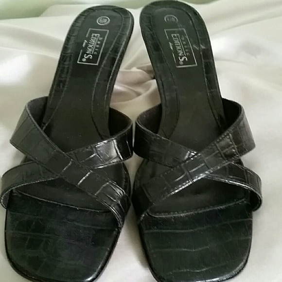 Black shoes - Picture 2 of 2