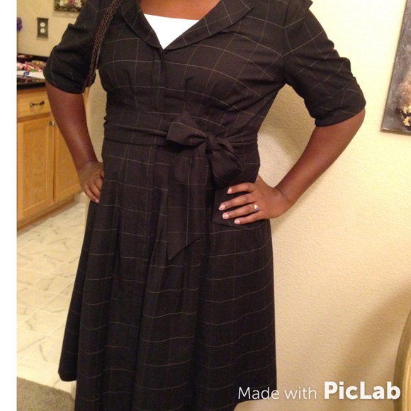 Beautiful brown Jones York plaid button up dress
