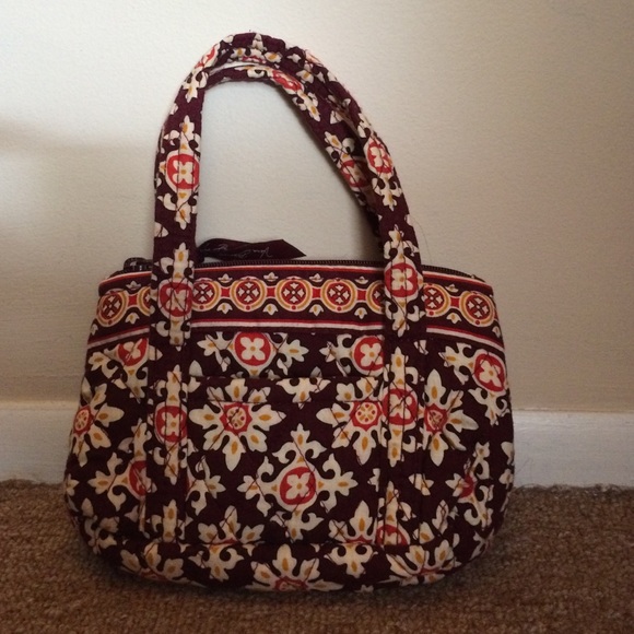Vera Bradley Handbags - Vera Bradley Medallion Bitty Betsy purse