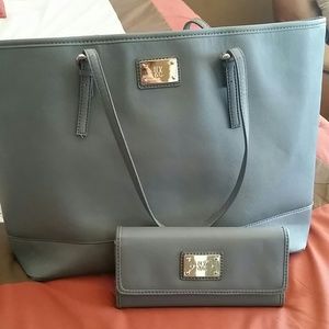 Large purse and matching wallet **Sold in bundle**