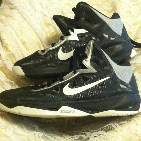 Nike Zoom Basketball Shoe - Picture 4 of 4
