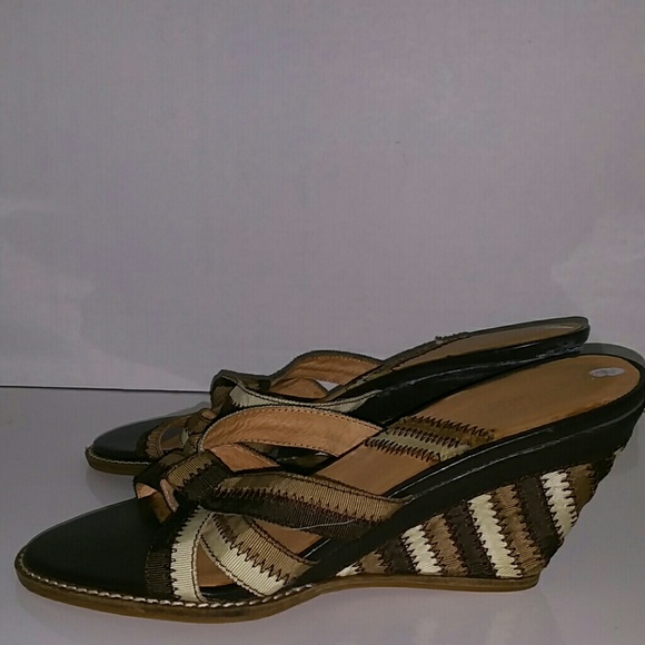 Two Lips - Picture 3 of 4