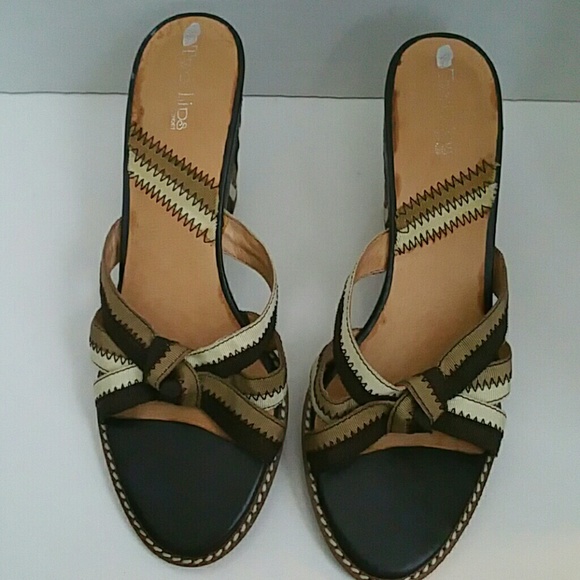 Two Lips - Picture 4 of 4