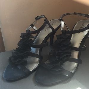 **never worn** Kelly&Kate Heels with Ruffles