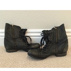 Perfect condition Steve Madden Troopa boots!!!