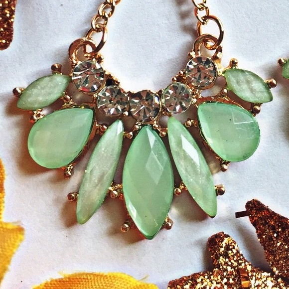 ❗️🚫SOLD❗️Cucumber Breeze Earrings - Picture 3 of 3