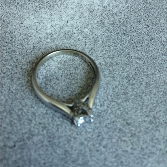 14 Karot white gold diamond ring - Picture 2 of 3