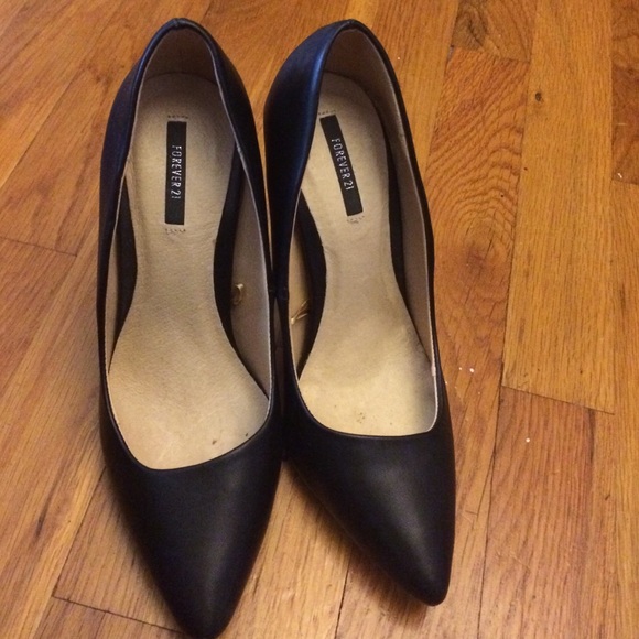 SOLD Pointed toe pumps black👠 - Picture 3 of 4