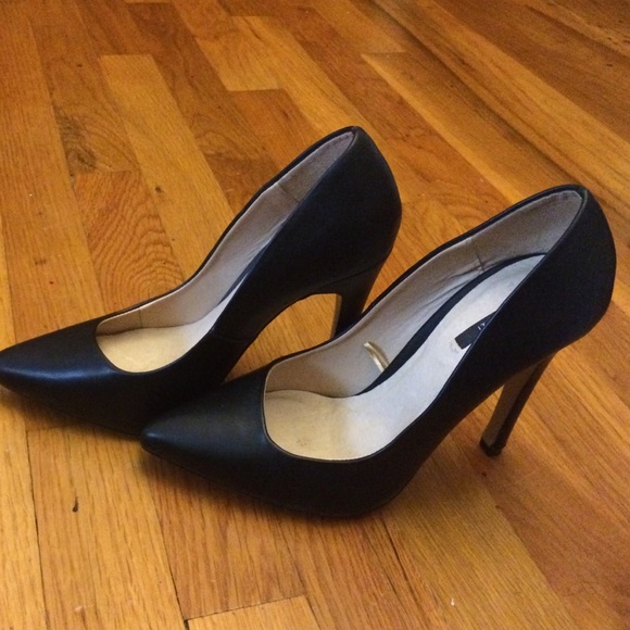 SOLD Pointed toe pumps black👠 - Picture 4 of 4