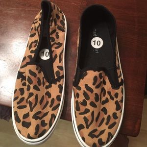 Cute leapord shoes!! (Offers accepted)