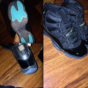 Jordans Gammas 11s size 6Y