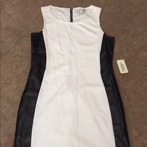 Forever 21 Dresses & Skirts - Forever 21 white and black bodycon dress