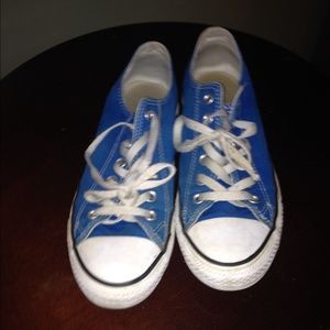 Blue converse (mens 7 wo's 9 size)