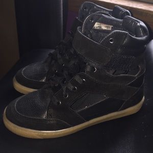 Black wedge sneaker