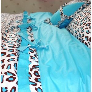 Cute Delia's twin bed set!