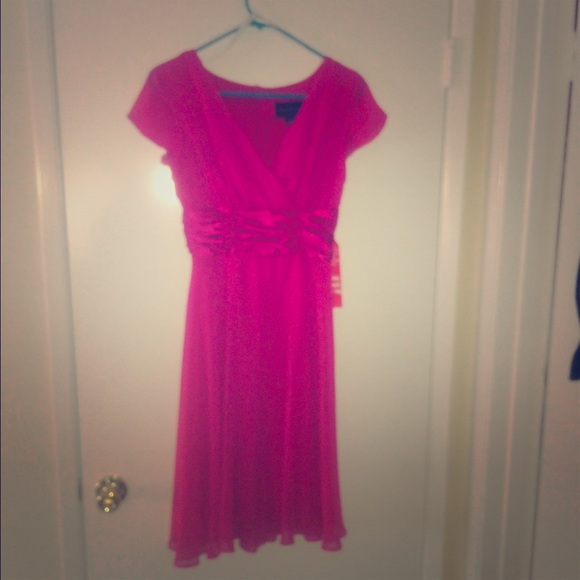 Hot pink dress! 🎀💖