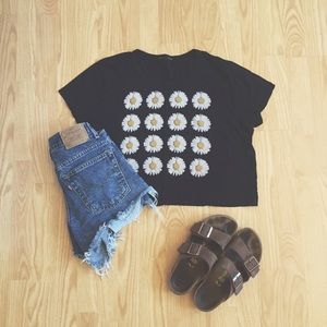 Truly Madly Deeply Daisy Cropped Tee