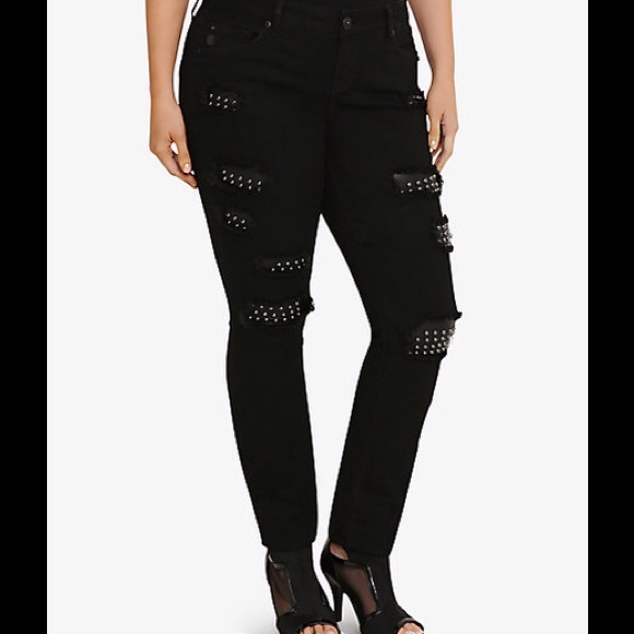 FINAL PRICE- SKINNY JEANS WITH STUDDED DESTRUCTION
