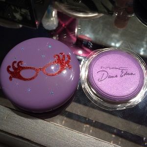 MAC What A Dame Highlight Powder