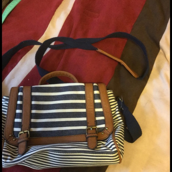 American Eagle cross body bag
