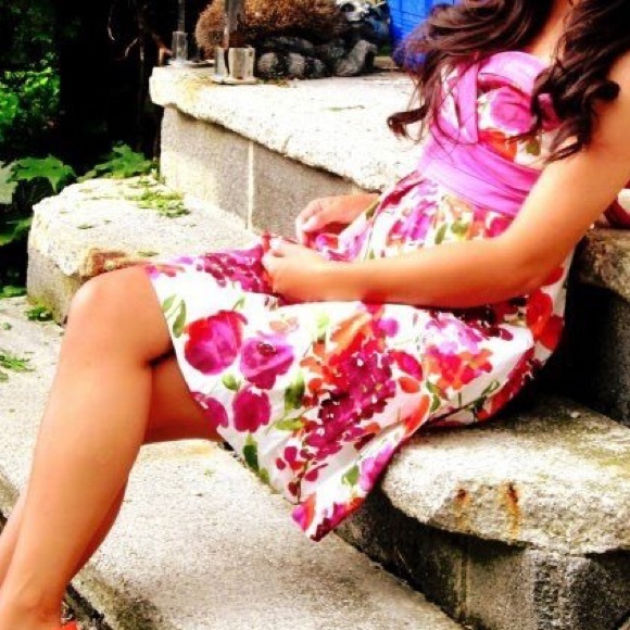 Gorgeous strapless flower dress