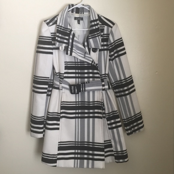 A. BYER black & white coat