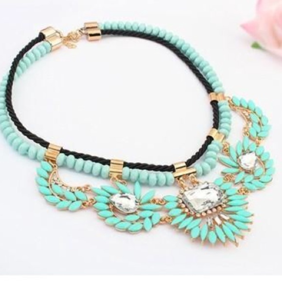 ⛔️sold⛔️ new. Gorgeous chunky statement necklace - Picture 2 of 3