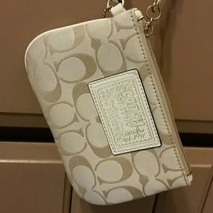 Coach poppy wristlet Nwot