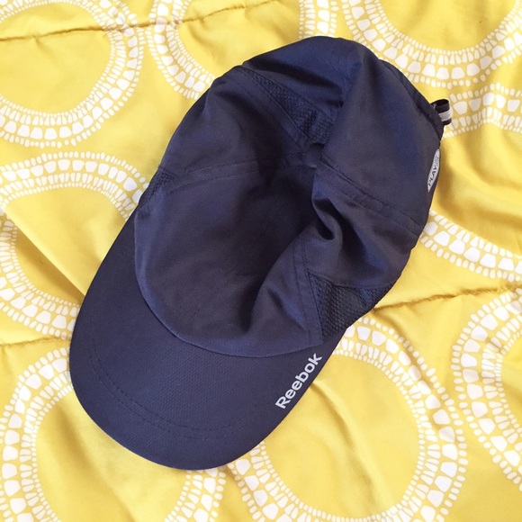 • reebok workout cap •