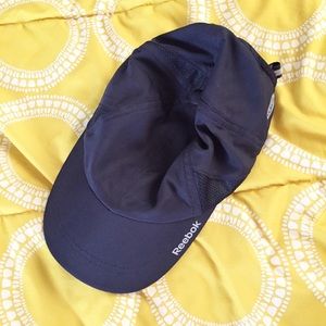 • reebok workout cap •