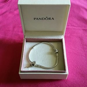 ♡♡* final Price drop*Pandora bracelet w/charm 7 in