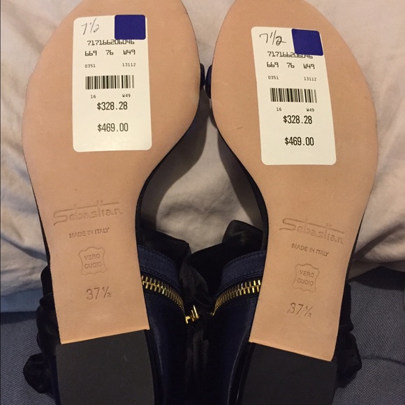 🎉NWT!Stunning "Sebastian w/bow accented sandals! - Picture 2 of 4