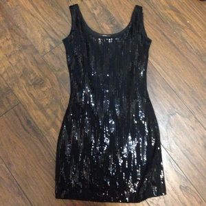 little black dress w sequins✨