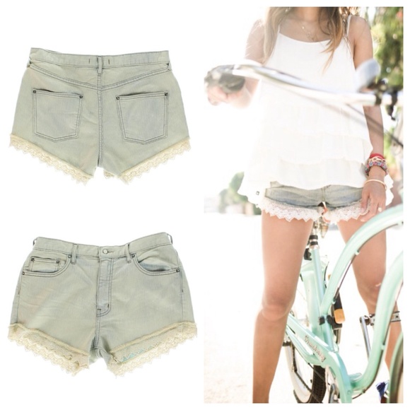 Free People Denim - PRICE CUT✂️ Free People Crochet Trim Shorts