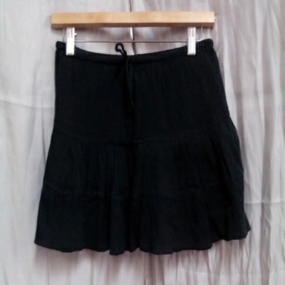 In gear shirt black skirt - Picture 1 of 2