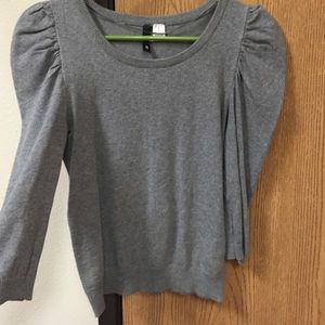 3/4 sleeved, gray top