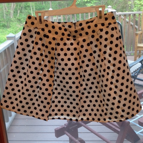 High waisted polka dot skirt