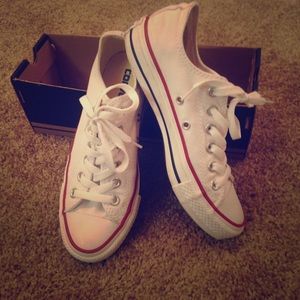 Low Top White Converse 6.5