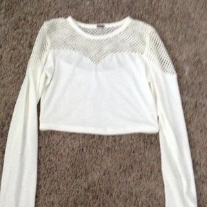 Sweet heart fishnet long sleeve crop