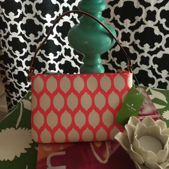 🎀SOLD🎀Authentic Kate Spade lemon wristlet/purse - Picture 2 of 2